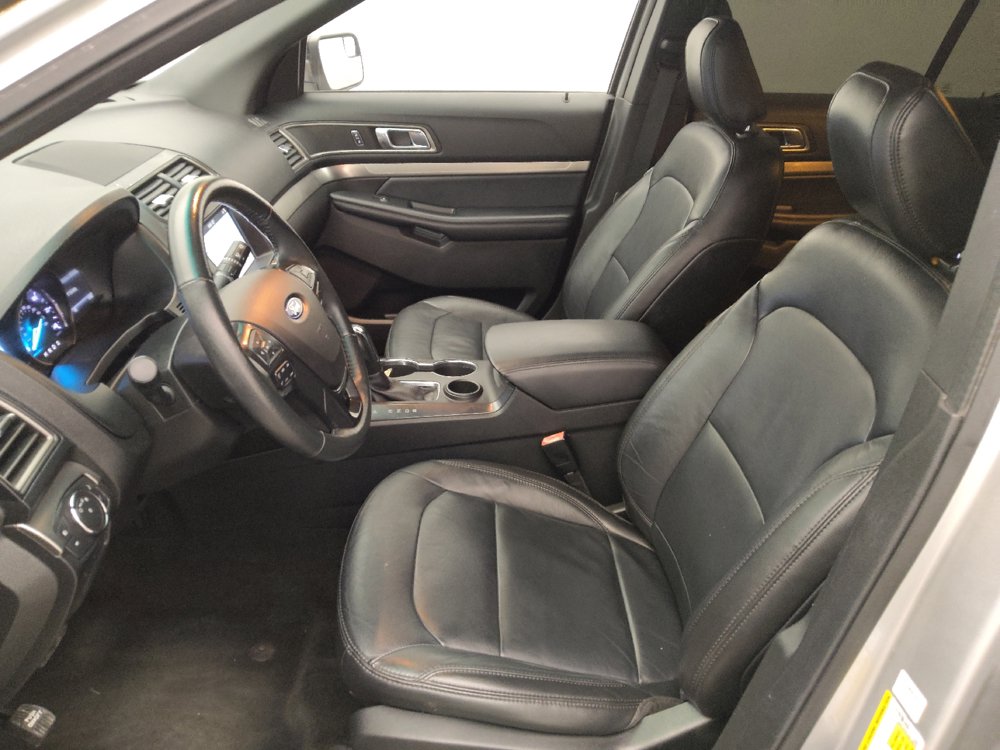Used 2018 Ford Explorer XLT w/ Equipment Group 202A FWD image 17