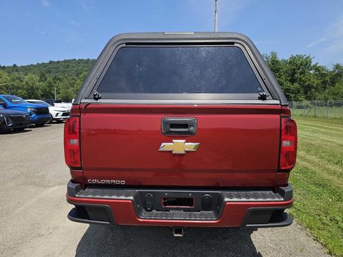 Used 2015 Chevrolet Colorado Z71 AWD/4WD image 10