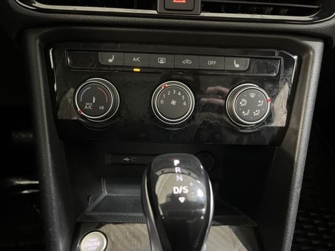 Certified 2023 Volkswagen Taos SE w/ Panoramic Sunroof Package FWD image 32