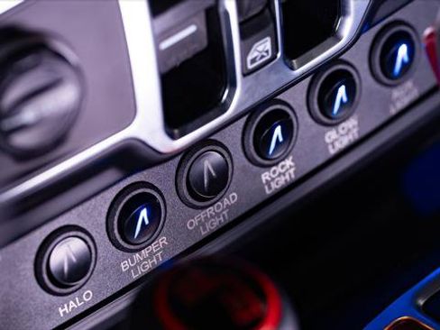 Used 2025 Jeep Gladiator Sport image 48