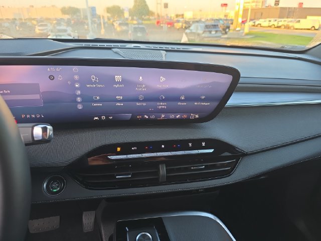 Certified 2025 Buick Enclave Preferred FWD image 16