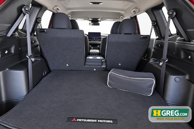 Used 2025 Mitsubishi Outlander ES FWD image 18