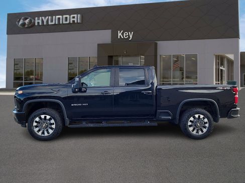 Used 2023 Chevrolet Silverado 2500 Custom w/ Custom Convenience Package image 6