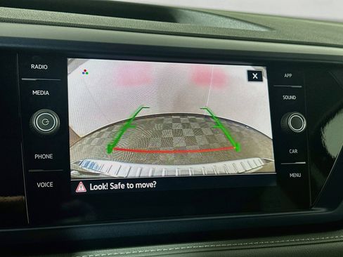 Used 2024 Volkswagen Taos SE AWD/4WD image 13