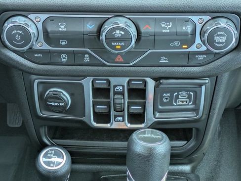 Certified 2026 Jeep Gladiator Sport AWD/4WD image 14