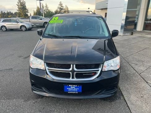 Used 2014 Dodge Grand Caravan SXT w/ UConnect Hands-Free Group FWD image 2