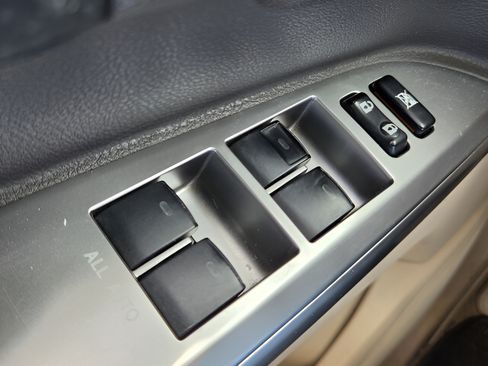 Used 2013 Toyota Land Cruiser AWD/4WD image 27
