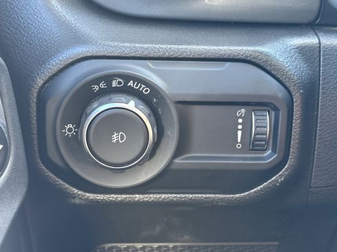 Used 2023 Jeep Wrangler Sahara image 32