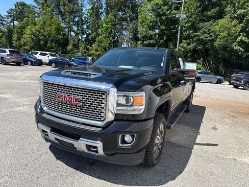 Used 2017 GMC Sierra 2500 Denali w/ Duramax Plus Package AWD/4WD image 4