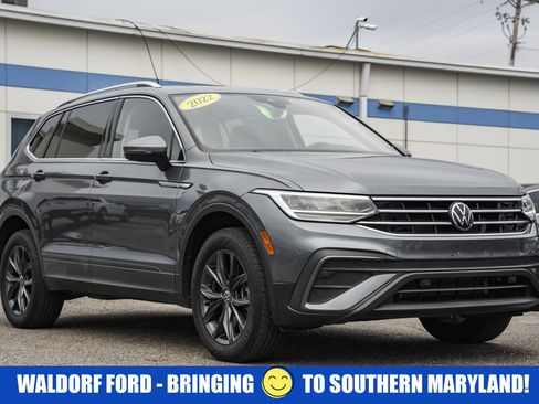 Used 2022 Volkswagen Tiguan SE image 1
