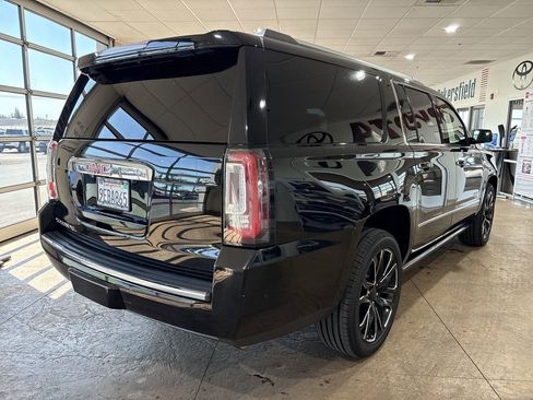 Used 2019 GMC Yukon XL Denali w/ Denali Ultimate Package AWD/4WD image 2