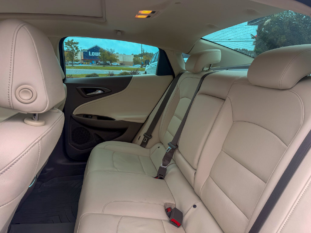 Used 2022 Chevrolet Malibu LT w/ Leather Package FWD image 16