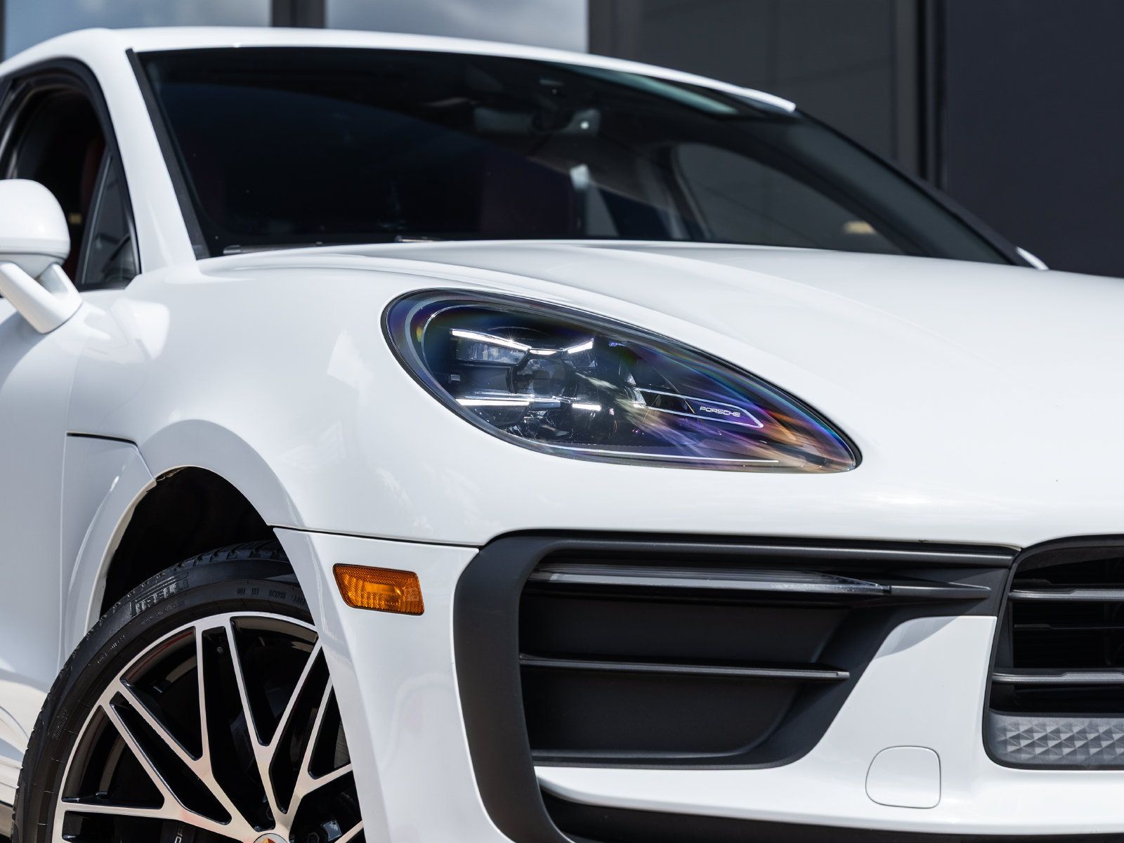 Certified 2023 Porsche Macan AWD/4WD image 21