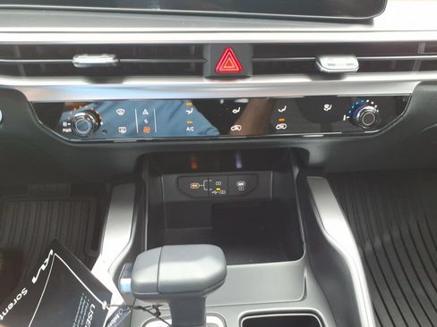 New 2026 Kia Sorento LX FWD image 16