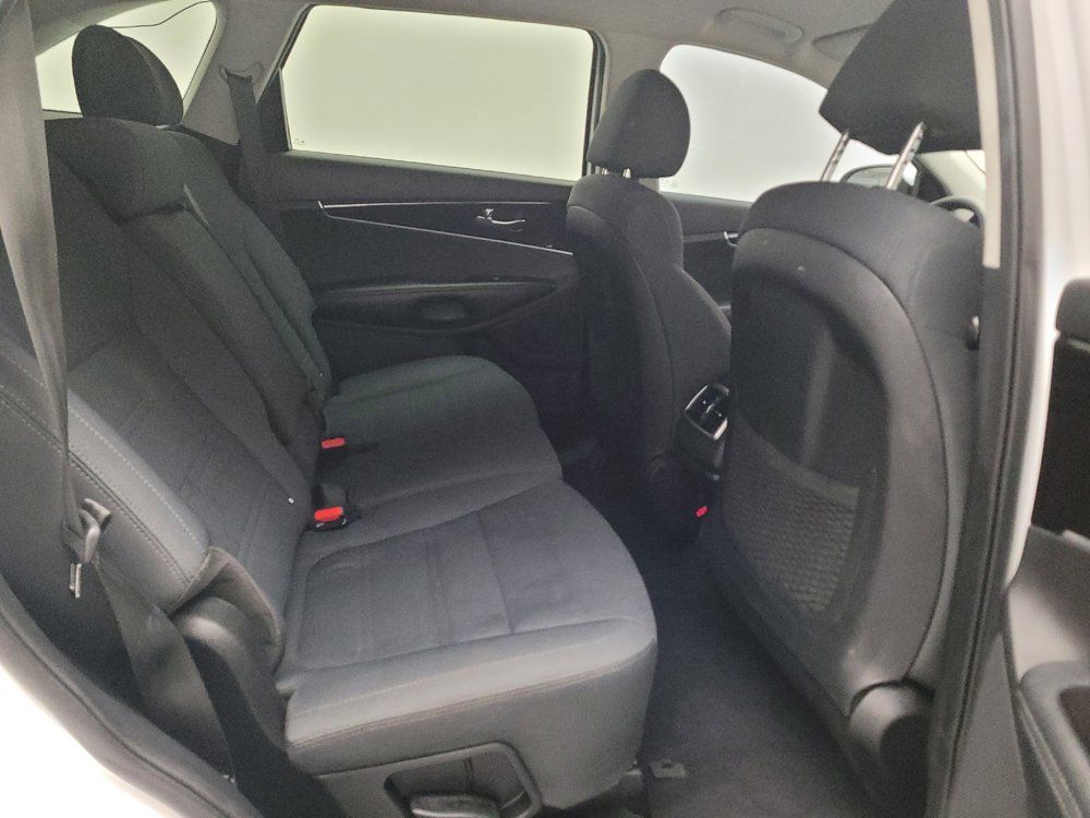 Used 2019 Kia Sorento FWD image 19