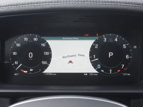 Used 2025 Land Rover Discovery S image 11