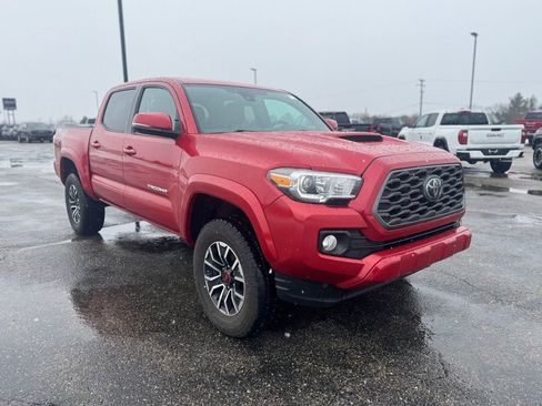 Used 2022 Toyota Tacoma TRD Sport AWD/4WD image 7