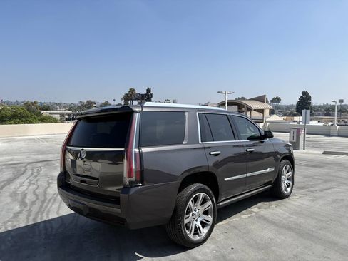 Used 2015 Cadillac Escalade Premium image 43