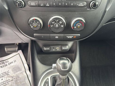 Used 2015 Kia Soul + FWD image 23