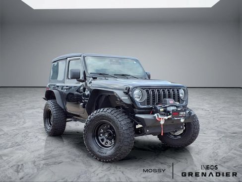 Used 2025 Jeep Wrangler Sport AWD/4WD image 1