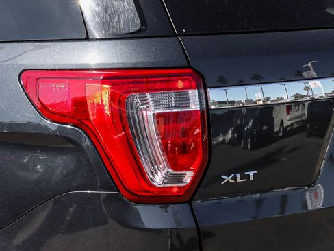 Used 2017 Ford Explorer XLT w/ Equipment Group 202A FWD image 11