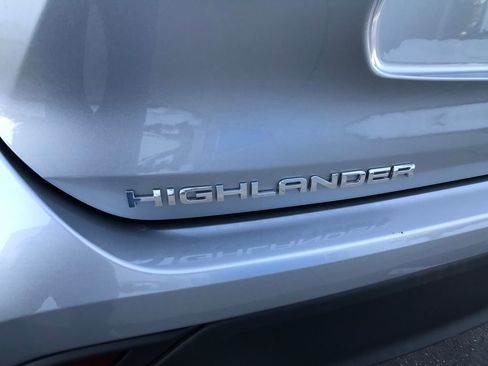 Used 2023 Toyota Highlander XLE image 30