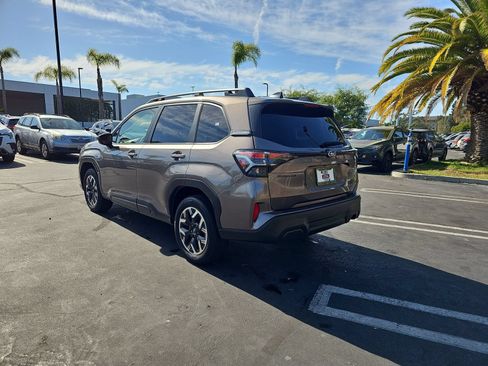 Certified 2025 Subaru Forester Premium AWD/4WD image 5