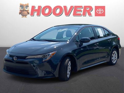 Used 2025 Toyota Corolla LE FWD image 6