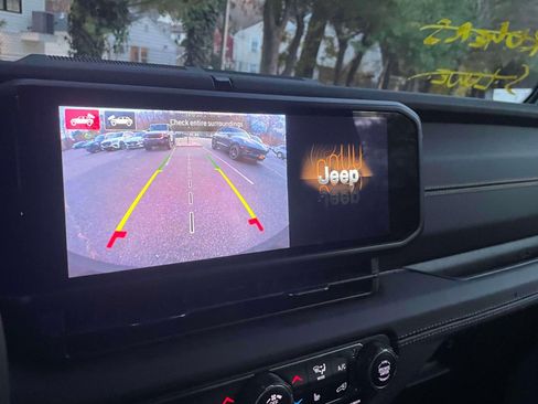 Used 2024 Jeep Wrangler Unlimited Sahara w/ Technology Group image 28