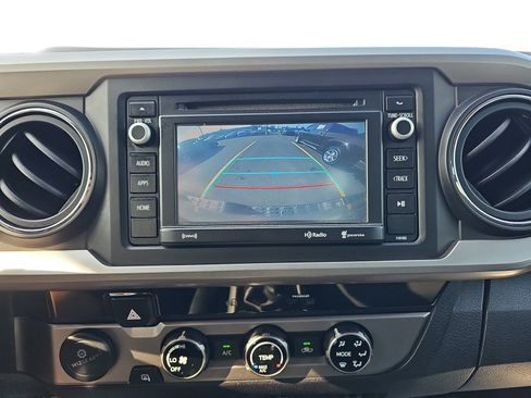 Used 2016 Toyota Tacoma SR5 w/ SR5 Appearance Package (SN) RWD image 19