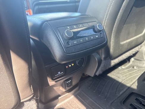 Used 2014 Chevrolet Traverse LTZ AWD/4WD image 34