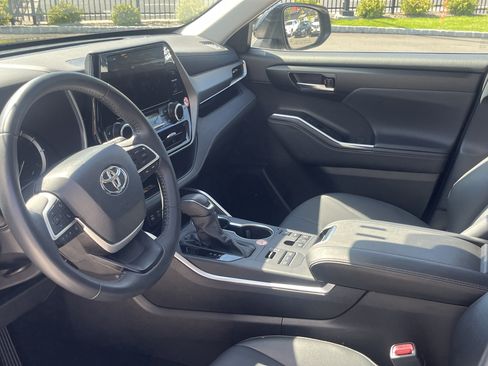 Used 2026 Toyota Highlander XLE AWD/4WD image 4