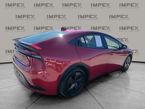 Used 2024 Toyota Prius LE image 5