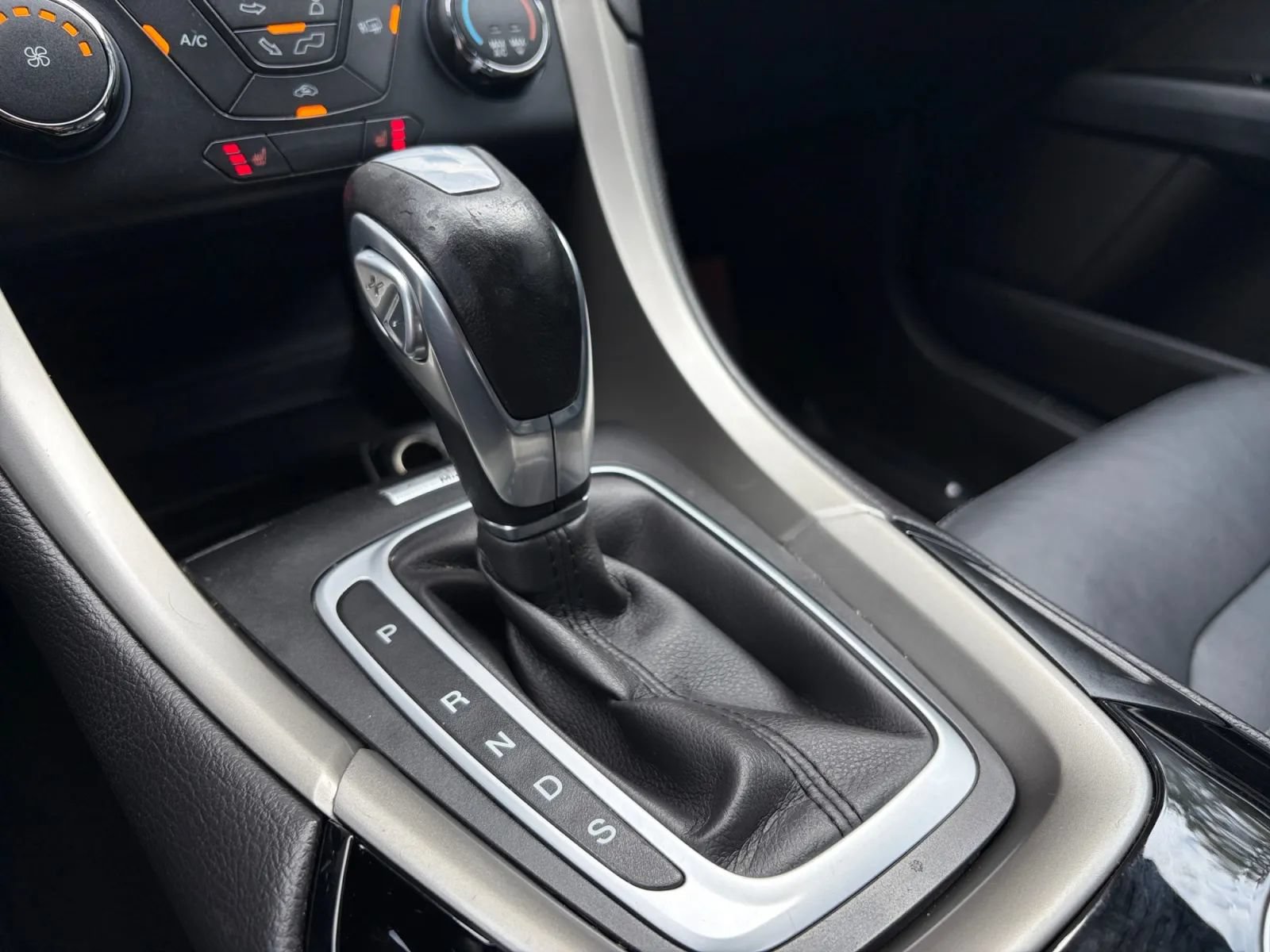 Used 2013 Ford Fusion SE FWD image 26