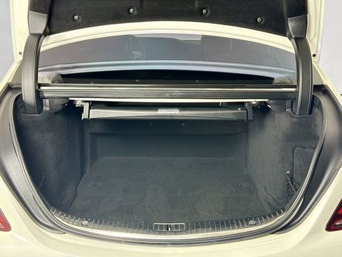 Used 2020 Mercedes-Benz S 560 Sedan image 25