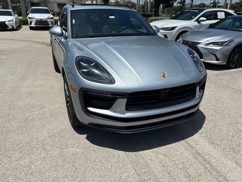 Used 2024 Porsche Macan AWD/4WD image 3