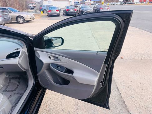 Used 2017 Chevrolet Volt LT w/ Comfort Package image 19