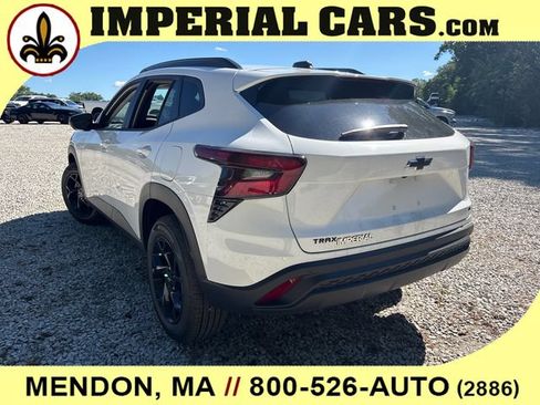 New 2026 Chevrolet Trax LT w/ Driver Confidence Package FWD image 9