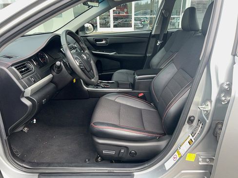 Used 2017 Toyota Camry SE image 18