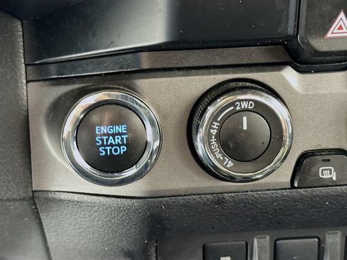 Used 2021 Toyota Tacoma TRD Off-Road w/ TRD Premium Off Road Package AWD/4WD image 30