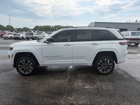 Used 2023 Jeep Grand Cherokee Overland w/ Luxury Tech Group IV AWD/4WD image 9