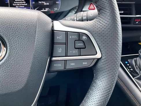 Used 2025 Toyota Sienna Platinum image 22