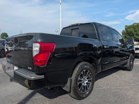Used 2020 Nissan Titan SV w/ SV Convenience Package RWD image 10