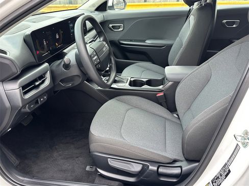 New 2025 Kia K4 LXS image 15