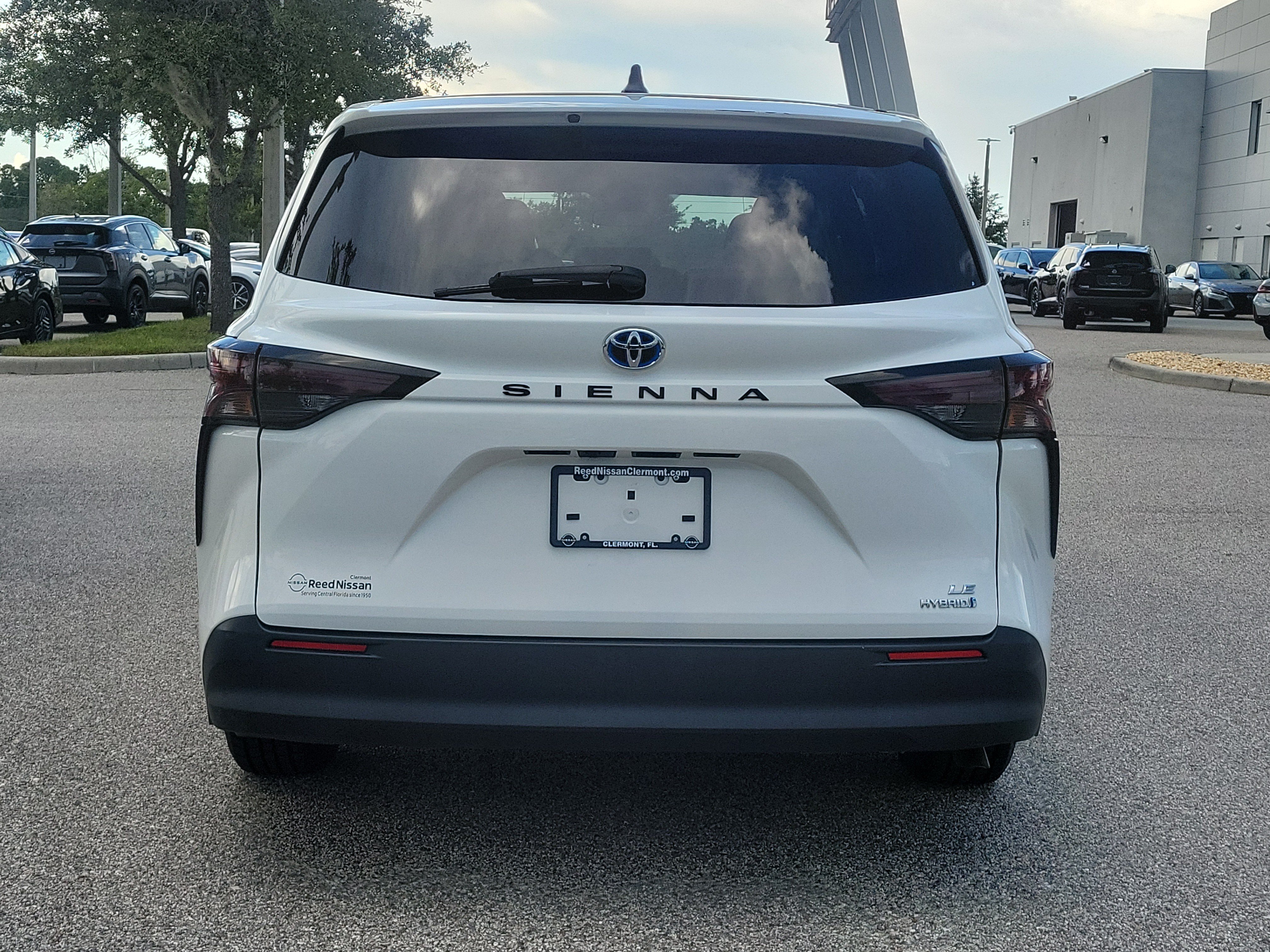 Used 2024 Toyota Sienna LE FWD image 6