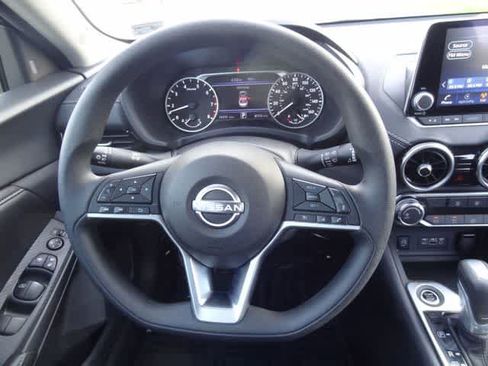 Used 2025 Nissan Sentra SV FWD image 12