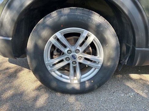 Used 2023 Ford Explorer XLT image 26