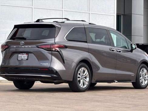 Certified 2021 Toyota Sienna Platinum image 4