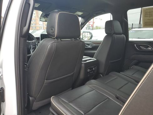 Used 2024 Chevrolet Suburban Premier RWD image 16