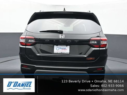 Used 2025 Honda Pilot TrailSport image 5